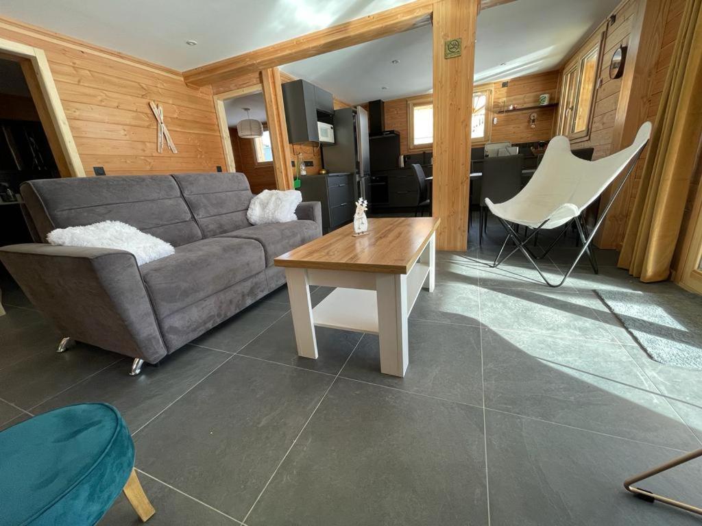 Appartement Lumineux Neuf Dans Bas De Chalet Le Douglas Ла Жу дю Луп Екстериор снимка
