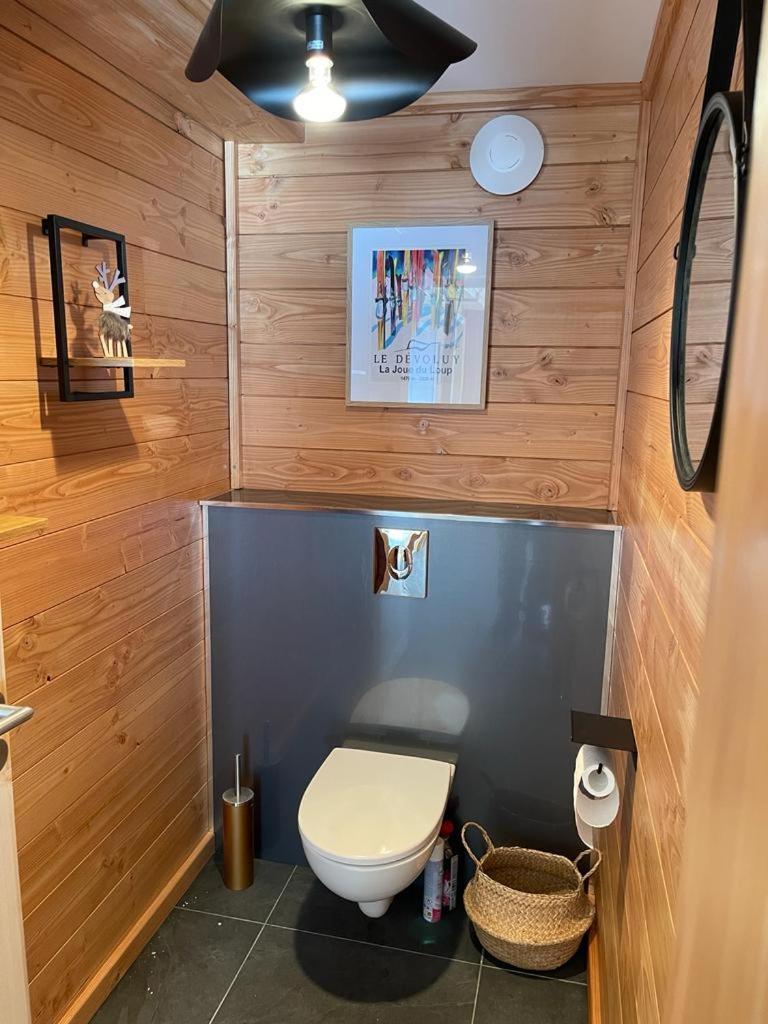 Appartement Lumineux Neuf Dans Bas De Chalet Le Douglas Ла Жу дю Луп Екстериор снимка