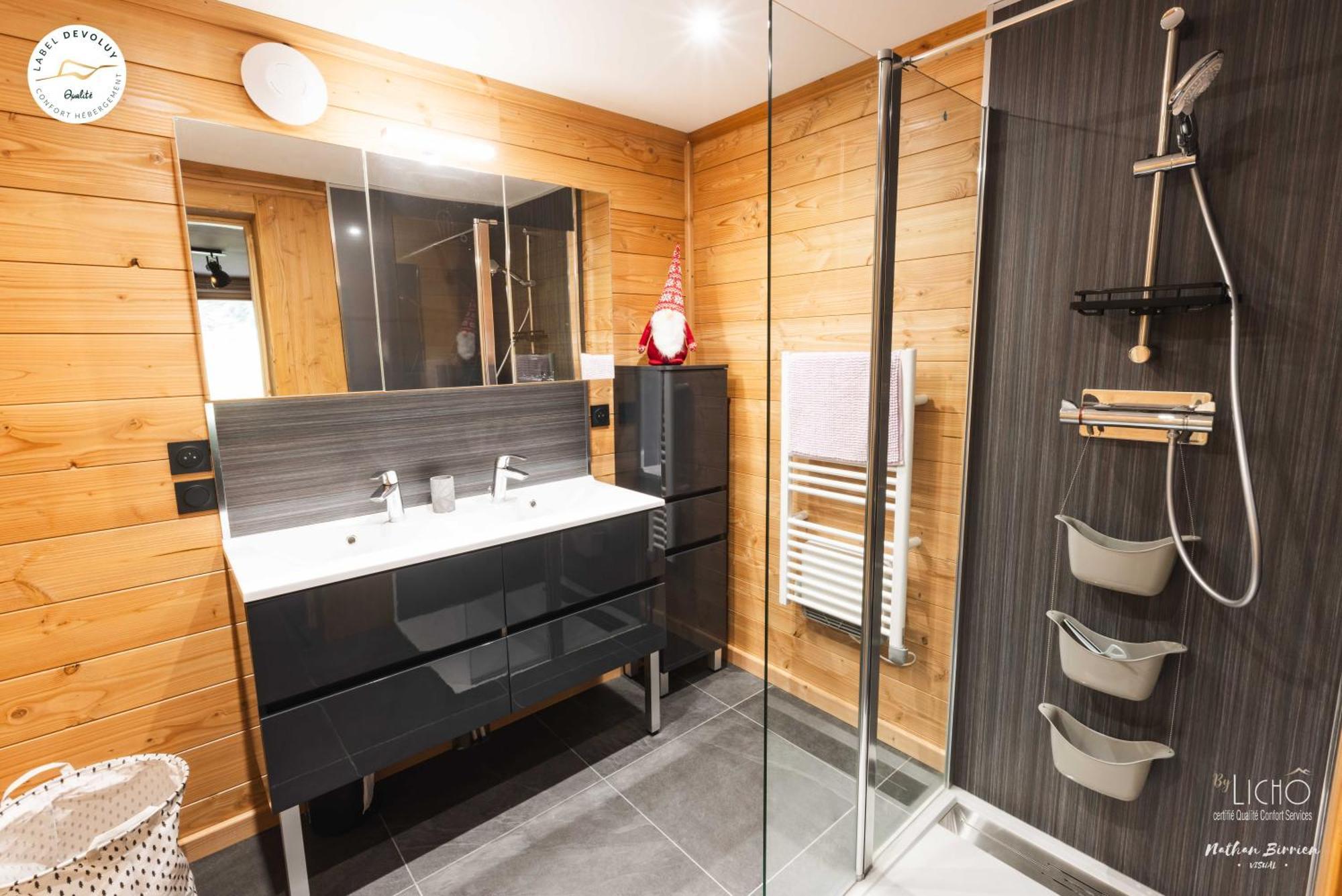 Appartement Lumineux Neuf Dans Bas De Chalet Le Douglas Ла Жу дю Луп Екстериор снимка
