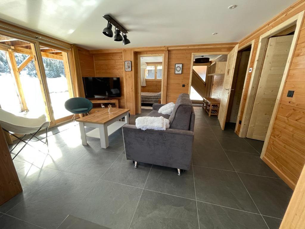 Appartement Lumineux Neuf Dans Bas De Chalet Le Douglas Ла Жу дю Луп Екстериор снимка