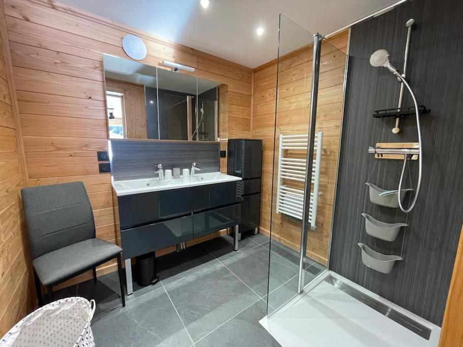 Appartement Lumineux Neuf Dans Bas De Chalet Le Douglas Ла Жу дю Луп Екстериор снимка