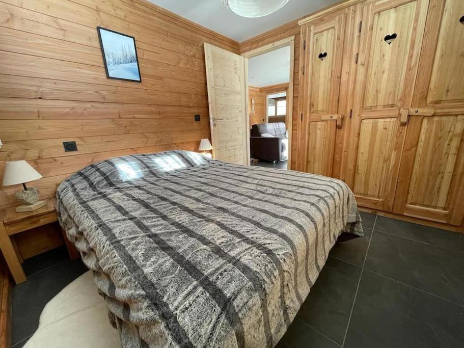 Appartement Lumineux Neuf Dans Bas De Chalet Le Douglas Ла Жу дю Луп Екстериор снимка